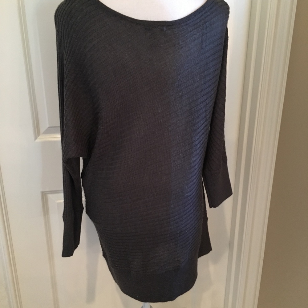 Cache Top/SweaterDress - Picture 2 of 3